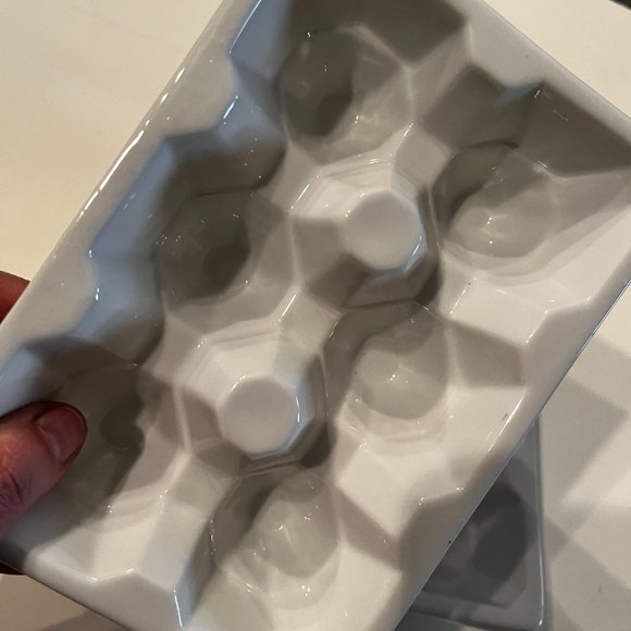 Hard Boiled Egg Porcelain Serving Tracys (Holds 12 Eggs) (h/x) - Picture 11 of 12